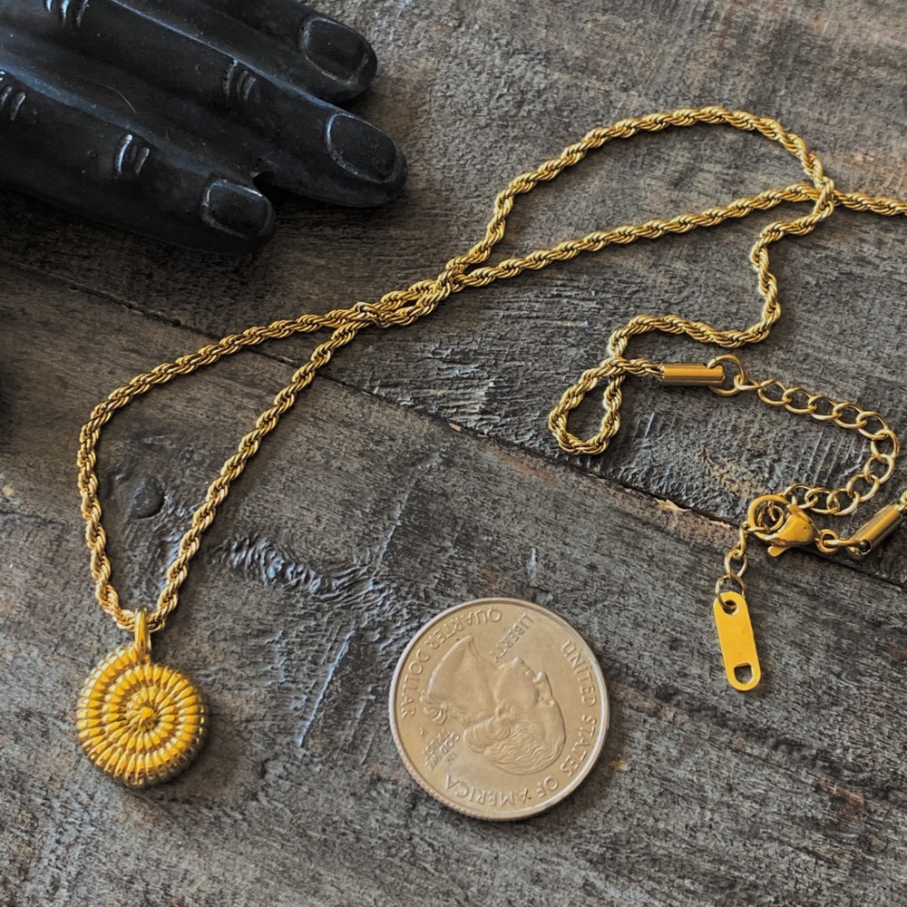 NEW Gold Plated Spiral Shell Pendant Necklace - Picture 10 of 10